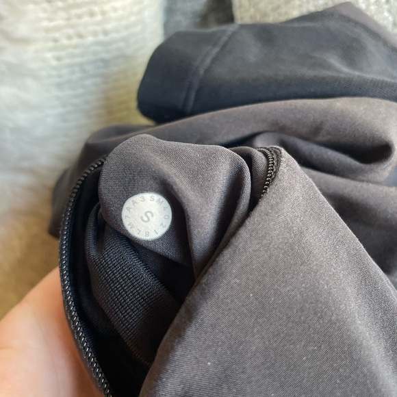 LULULEMON Pace Breaker Shorts! - Picture 10 of 12